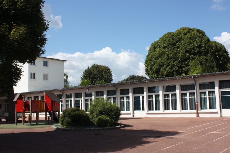 Cour de l'école Le Muguet été 2014