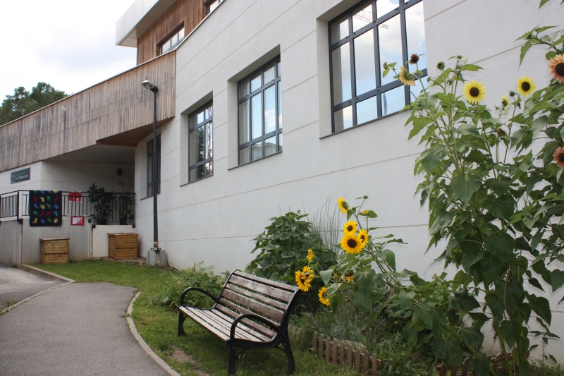 Façade de l'école Les Pâquerettes été 2014