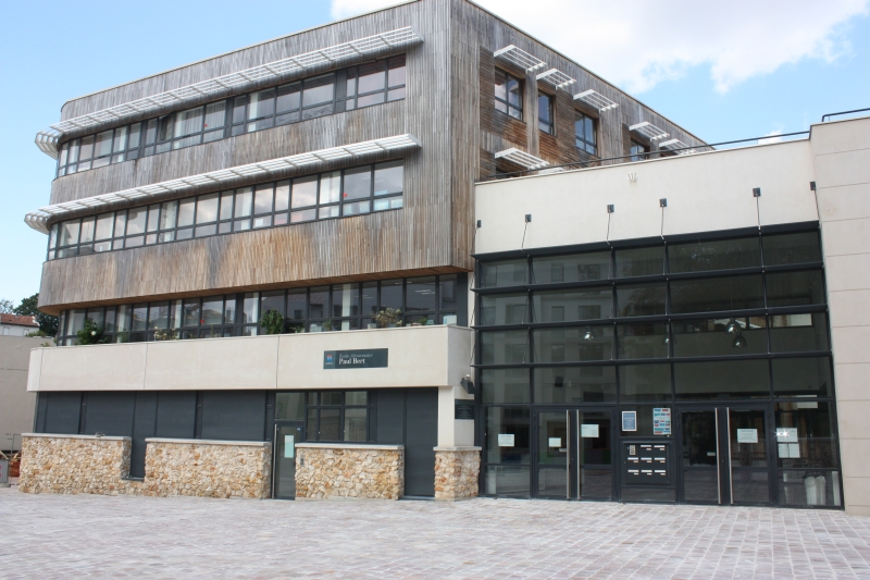 Façade de l'école Paul Bert été 2014