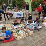 De nombreux parents et enfants à l'atelier lecture et dessin à volonté organisé par la FCPE Chaville