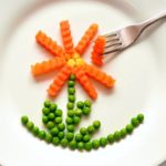 fleur de légumes dans une assiette